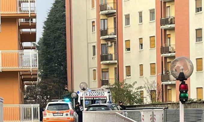 Bambina Di Anni Precipita Dal Balcone Di Casa Viva