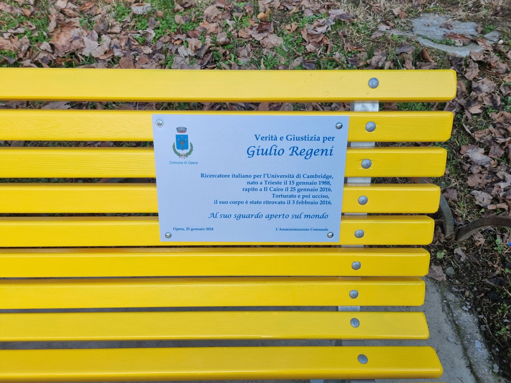 Una Panchina Gialla Per Giulio Regeni A Opera L Inaugurazione