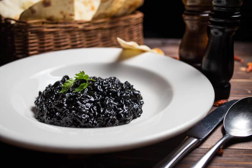 Risotto al nero di seppia, origini e ricetta Giornale dei Navigli