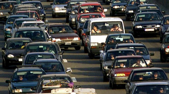 Traffico paralizzato in tangenziale, cinque incidenti in due ore