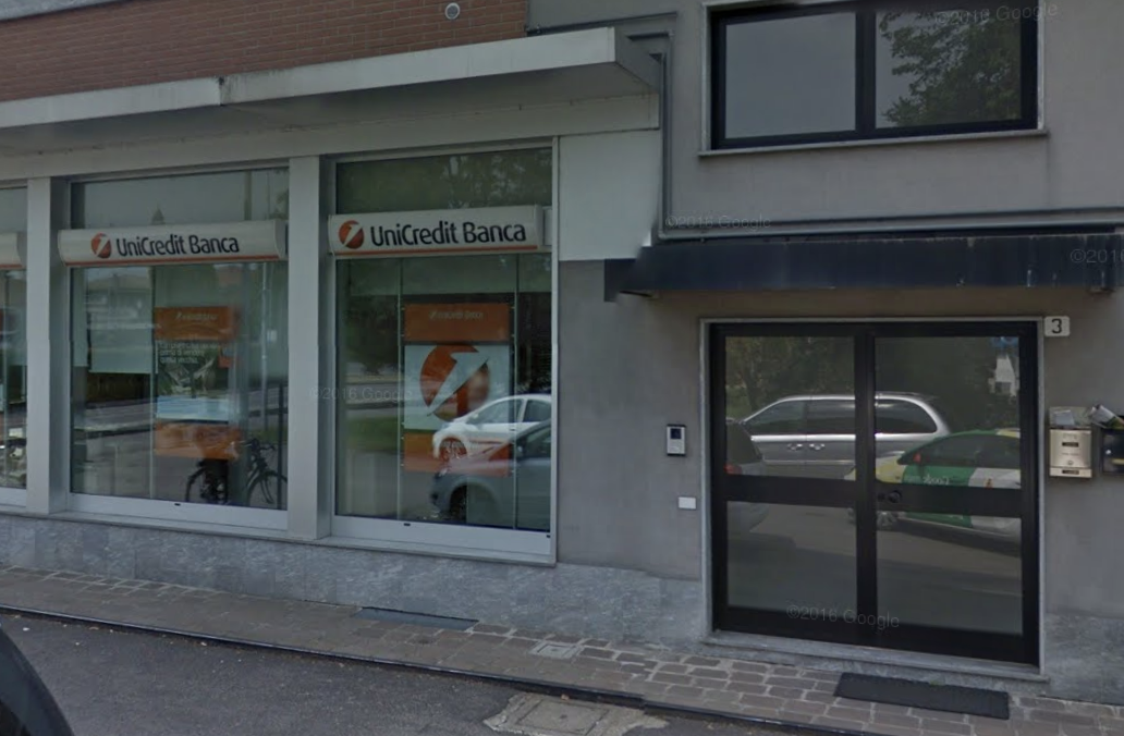 Fanno esplodere bancomat a Locate ma vanno via a mani vuote