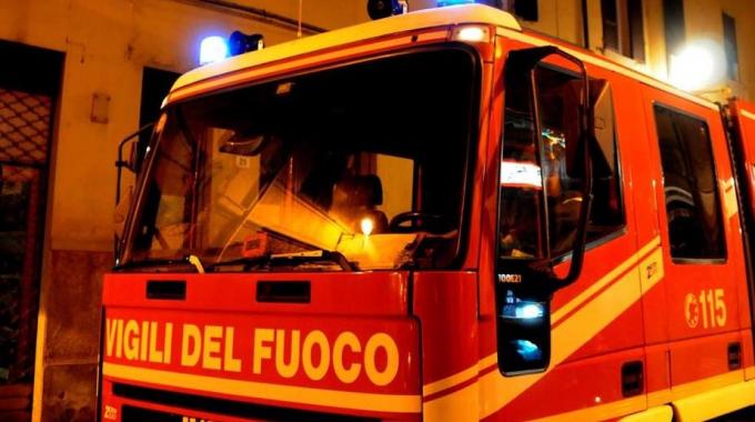 Appartamento in fiamme mentre dormivano, salvati padre e figlio a San Giuliano