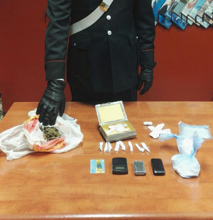 Droga in casa a Milano, arrestato