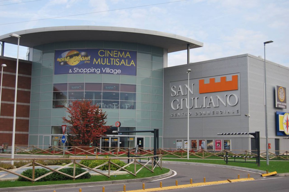 Centro commerciale San Giuliano e il giro di mazzette. I cittadini: “Siamo schifati”