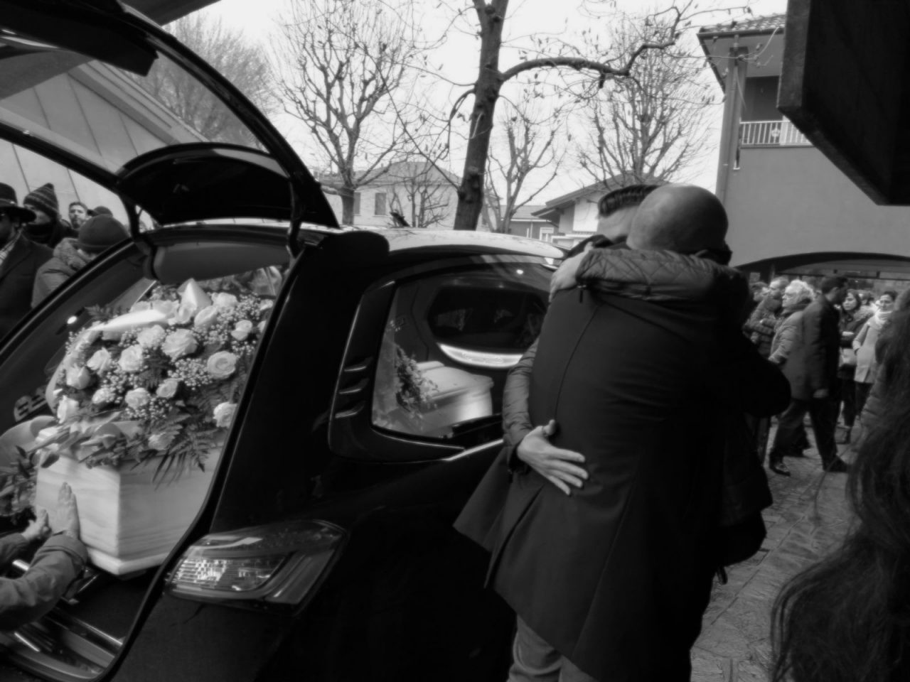 Silenzio e lacrime a Buccinasco: Ciao Dano