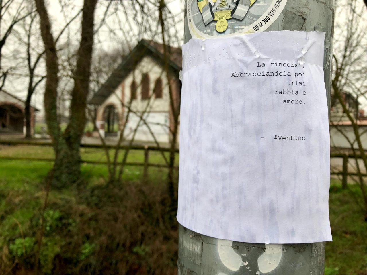 I versi del poeta misterioso che scaldano il cuore a Rozzano
