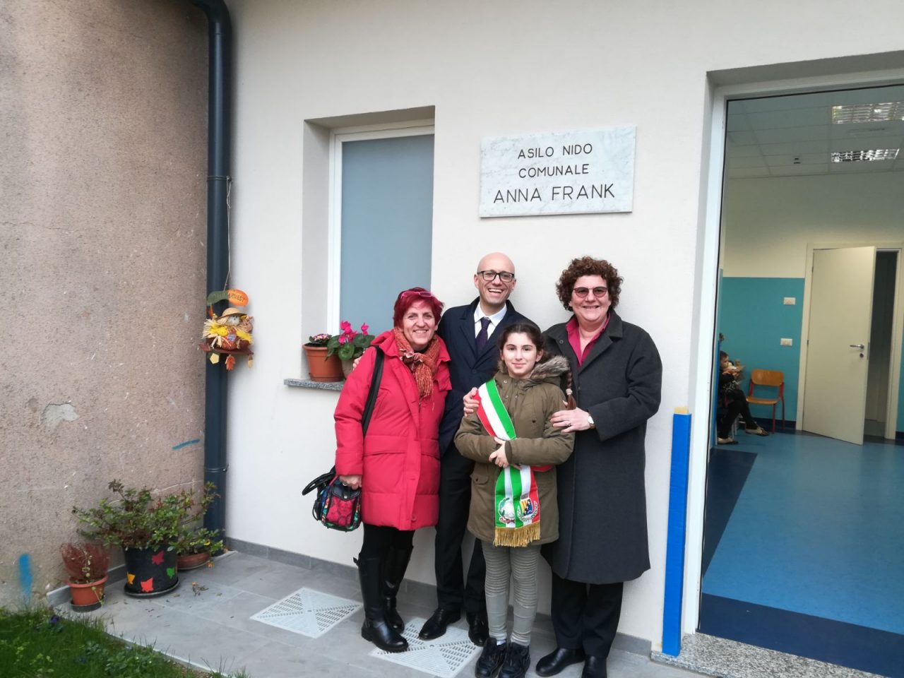Asilo Anna Frank di Trezzano, tagliato il nastro. I bambini: “Importante non dimenticare”