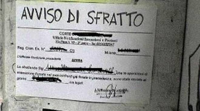 Sfratto rimandato dopo le proteste. “Bisogna aiutare la famiglia”
