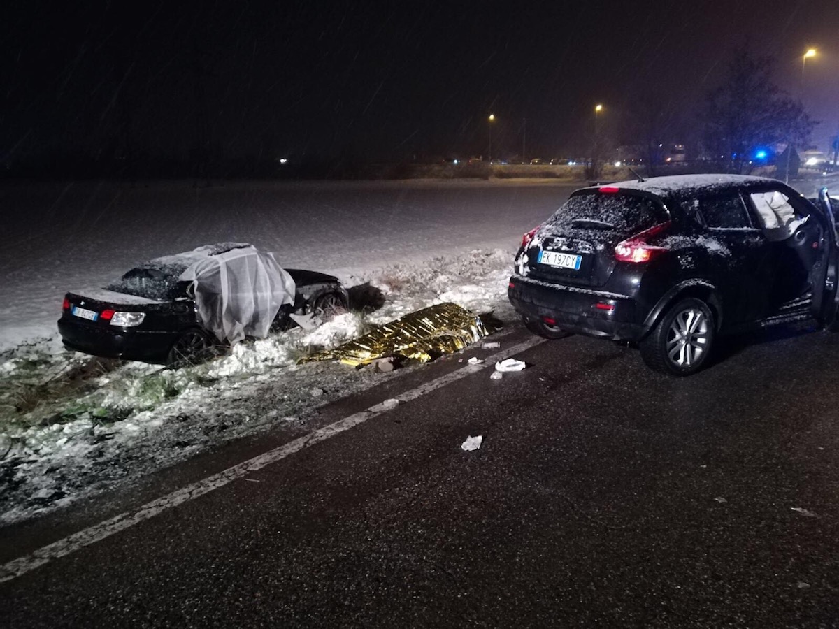 Fugge dopo incidente con auto rubata, una vittima IMMAGINI e VIDEO
