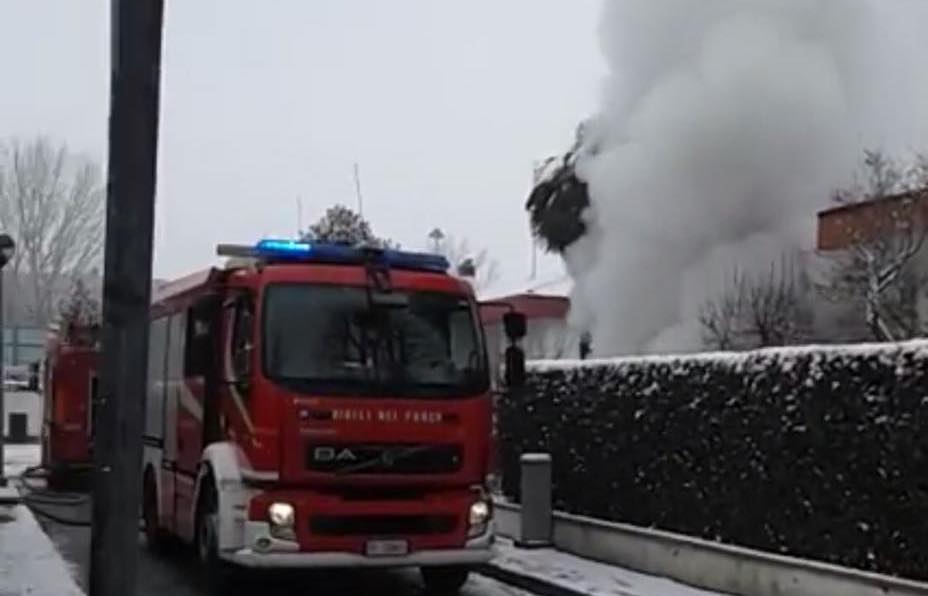 Scoppia caldaia nel quartiere Azalee, salva la proprietaria della villetta