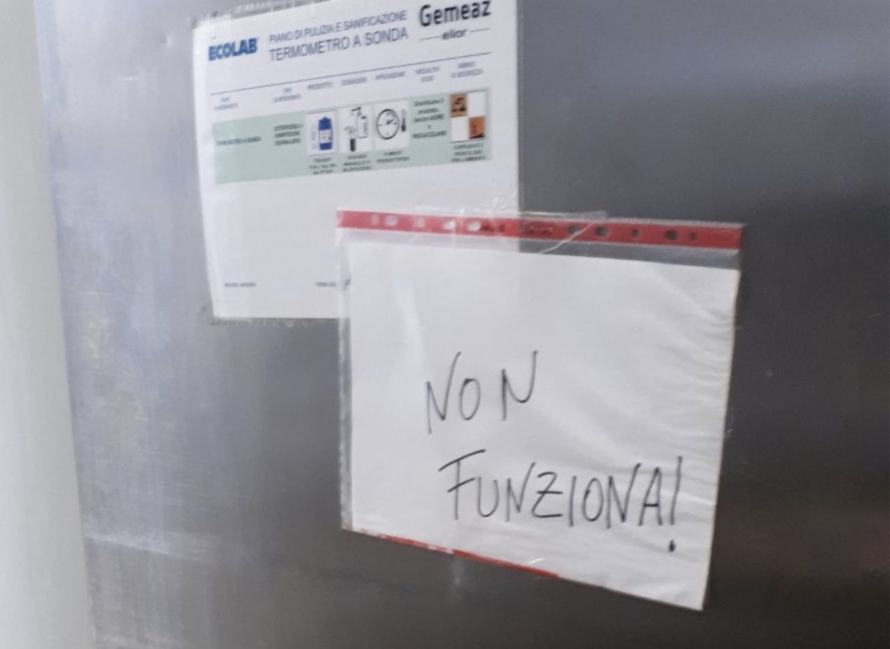 La mensa non piace a Buccinasco: piatti freddi, pasta scotta e crocchette salate