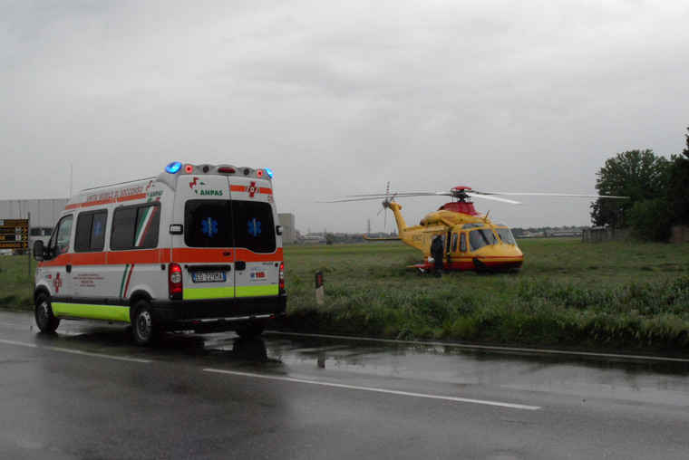 Sul raccordo A1 perde il controllo della moto: morto 34enne
