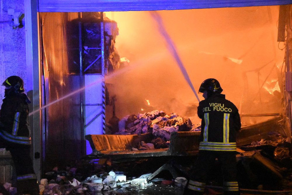 Vigile del fuoco muore nel crollo di un capannone a San Donato FOTO e VIDEO