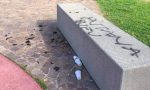 Vetri sparsi e giochi spaccati: in azione vandali al parco Burgo (FOTO)