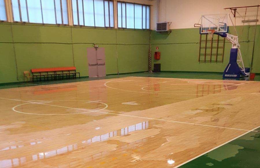 Alberi spezzati e palestra allagata a Rozzano: vandali in azione sul territorio