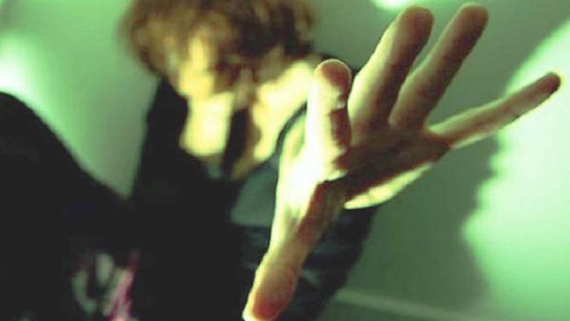 Botte e minacce in famiglia, arrestati dai carabinieri di Corsico