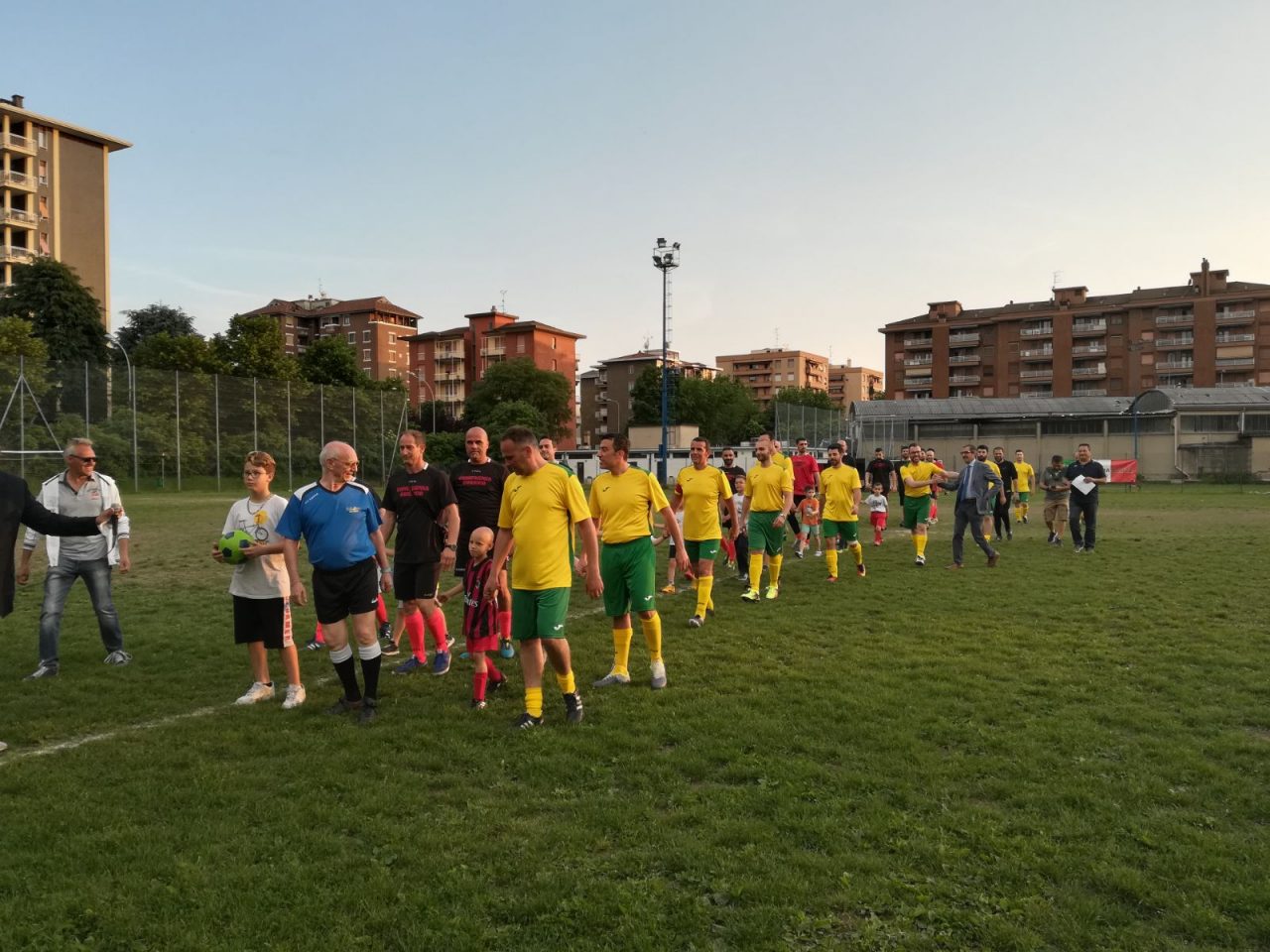 Torneo Interforze, i carabinieri di Corsico vincono 4 a 1 sui finanzieri FOTO e VIDEO
