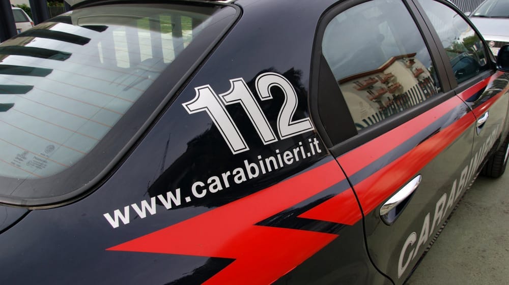 Ruba vestiti, picchia la guardia e si dà alla fuga: 38enne fermato a San Giuliano