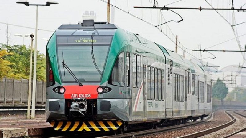 Disservizi Trenord sulla linea S13. Scatta la raccolta firme in molteplici sedi