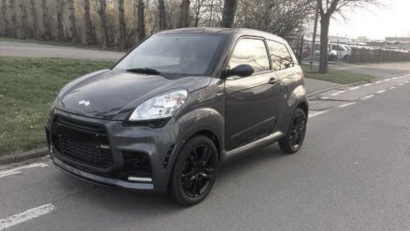 Guida minicar con targa modificata: arrestato a Corsico