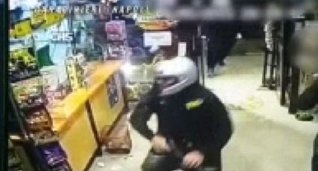 Furto alla farmacia Sant’Adele di Corsico