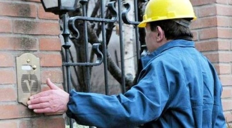 Truffano pensionata spacciandosi per operai del gas