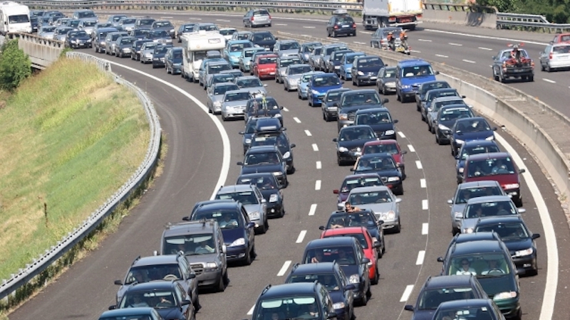 Incidente in Tangenziale: 6 chilometri di coda tra Trezzano e Settimo