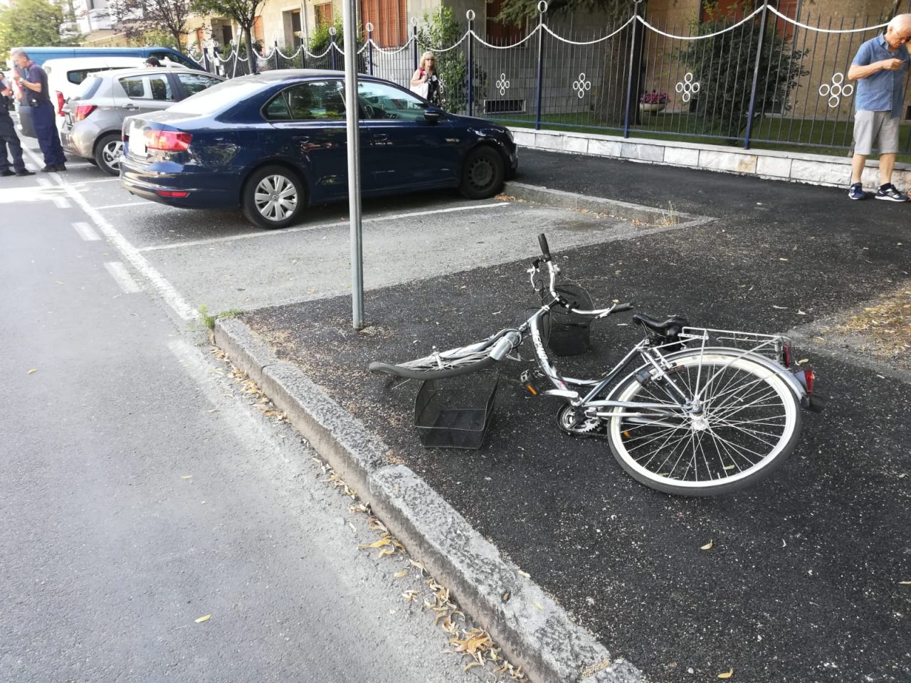 Corsico | Ciclista investita da un autobus: “Non l’ho vista attraversare sulle strisce” FOTO