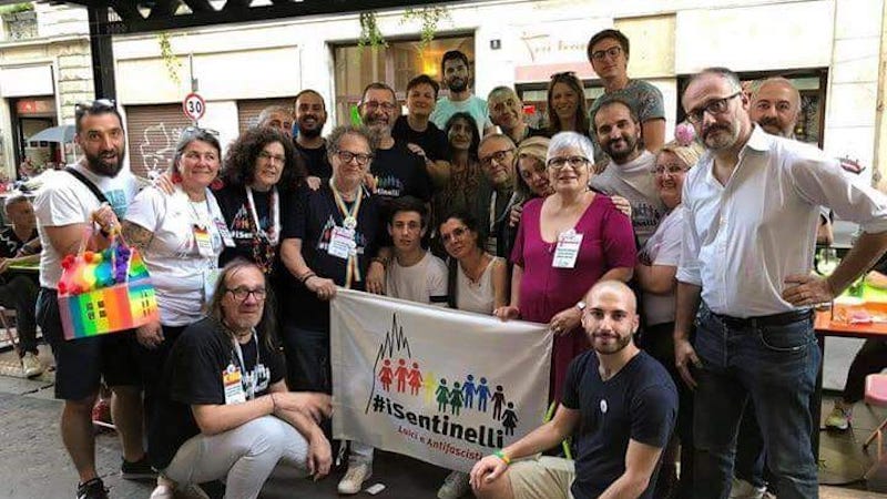 Preso di mira a scuola perché gay, i Sentinelli con Daniele