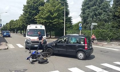 Incidente auto moto in via Duse: ferito 20enne motociclista
