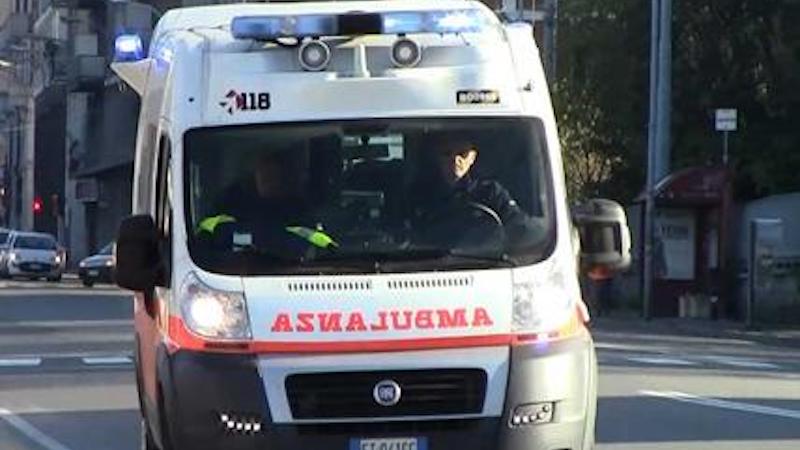 Si ferma a riposare per la notte, camionista di Corsico trovato morto nel furgone