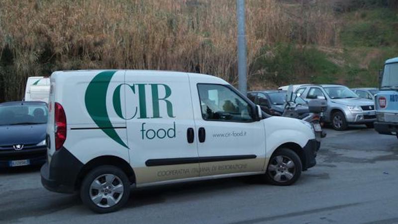 Ladri rubano furgone della consegna pasti alle scuole