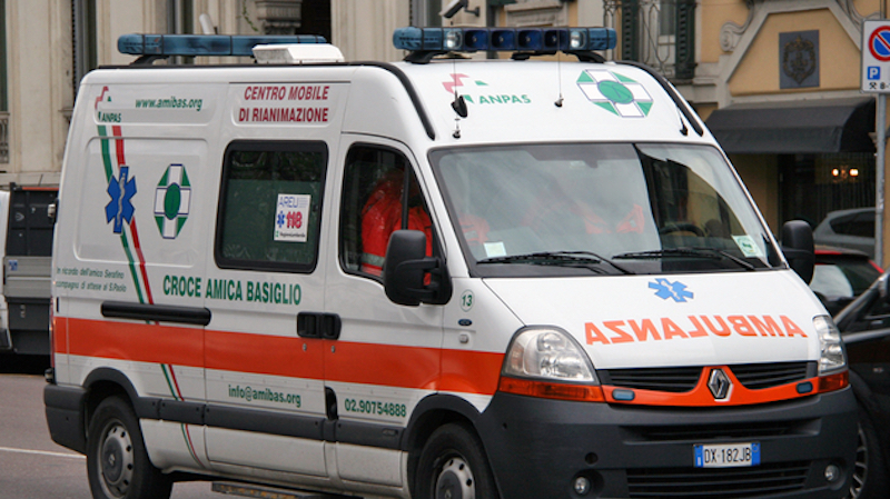 Scontro auto moto a Rozzano: frattura del femore per il 14enne centauro