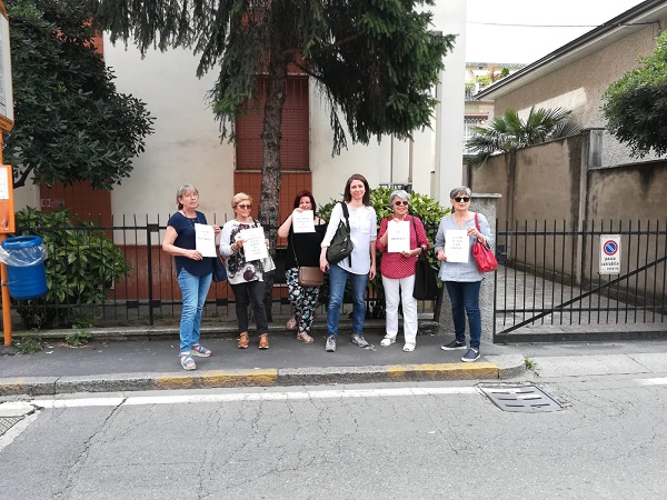 Sfrattata mamma di due bambine maltrattata dal marito: la protesta delle associazioni