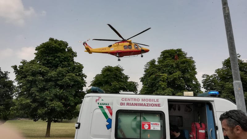 Auto contro moto in via Scarlatti, grave centauro di 69 anni FOTO