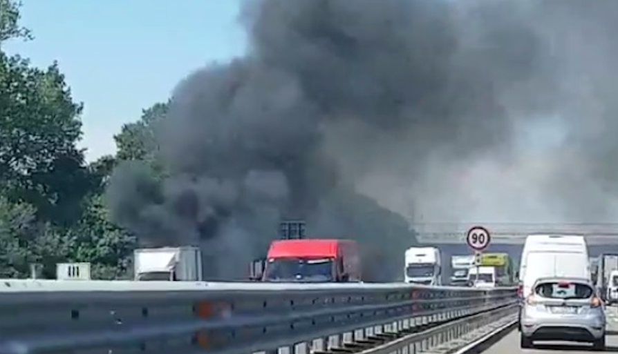 Incendio Cascina Dornetti a Cesano Boscone VIDEO