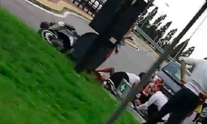 Scontro auto moto ad Assago: due feriti