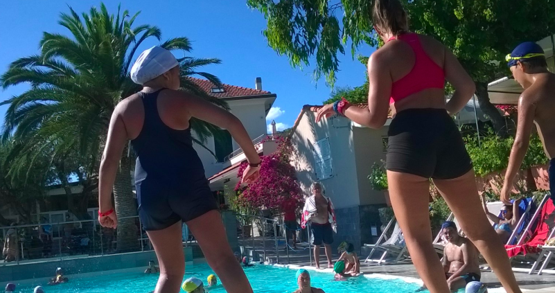 Un bimbo di San Donato ha rischiato di annegare in piscina aspirato dal bocchettone