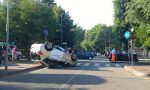 Incidente in via Di Vittorio, auto ribaltata FOTO