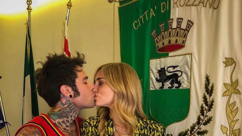 Fedez e Ferragni si promettono amore eterno al Comune di Rozzano
