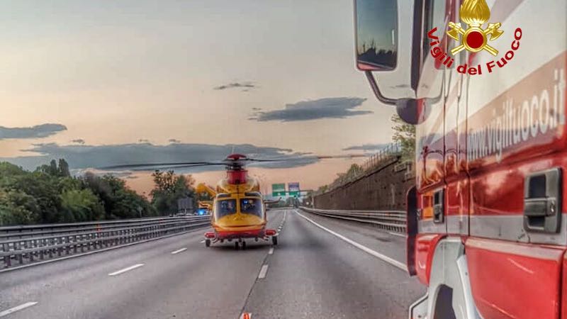 Incidente auto moto sulla tangenziale Ovest, due feriti