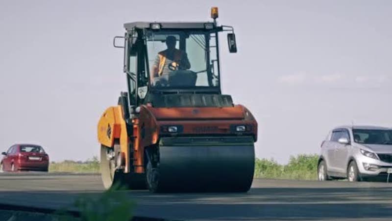 Proseguono i lavori di asfaltatura a Trezzano