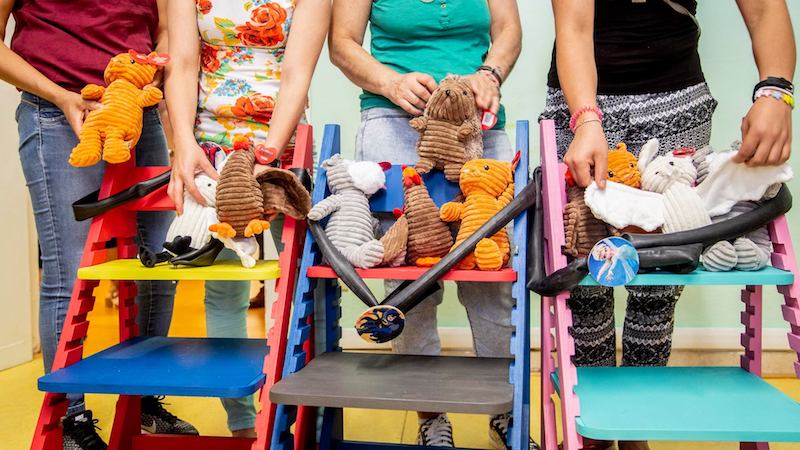 Seggioloni colorati per i bambini mamme detenute