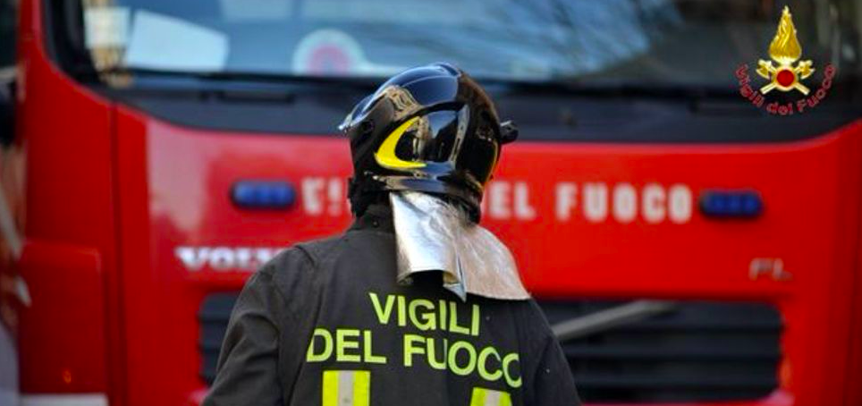 Milano, a fuoco un appartamento in via Washington – VIDEO
