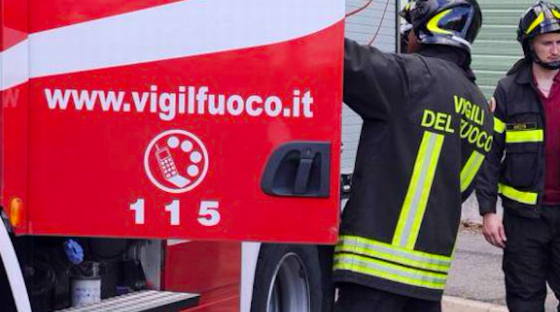 Opera, incendio alla ditta di via Gramsci, scongiurato il pericolo tossicità