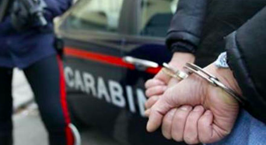 Droga e proiettili in casa, arrestati a Rozzano