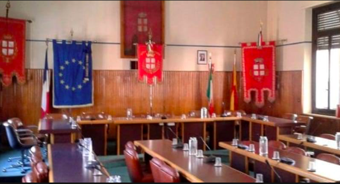 Una sala consiliare tecnologica e moderna: al via il progetto