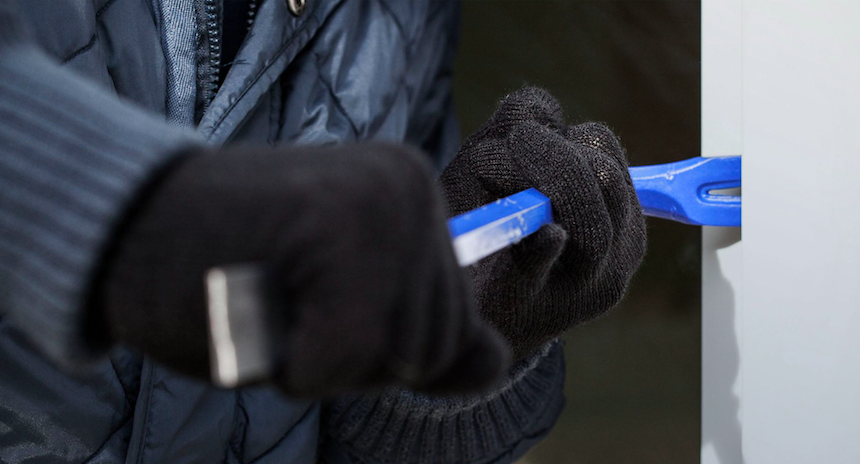 Furti nelle case a Rozzano, Lega: “Situazione alla deriva, allarme sicurezza”