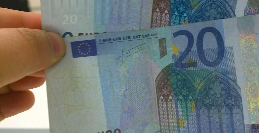 Ruba 20 euro a un bimbo di 8 anni, arrestato