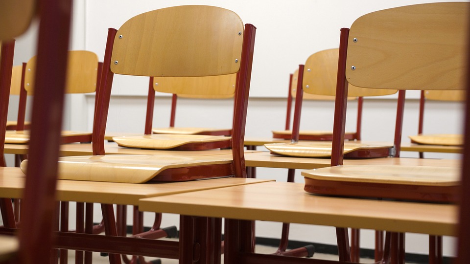 Postura a scuola e a casa, le regole corrette